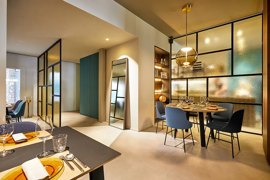 Proyecto de interiorismo realizado con la silla Aleta de Viccarbe diseñada por el diseñador Jaime Hayon, conjunto 2 Proyecto de interiorismo realizado con la silla Aleta de Viccarbe diseñada por el diseñador Jaime Hayon, conjunto 2