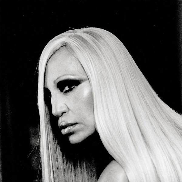 Fotografía de Donatella Versace de Anton Corbijn.