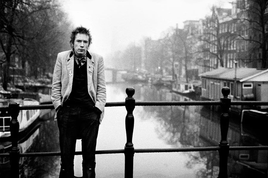 Johnny Rotten de "The Sex Pistols", fotografía de Anton Corbijn.