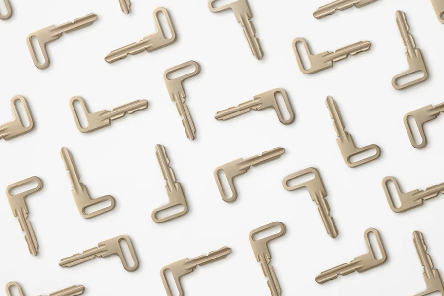 Composición con el diseño de la llave de puerta L Door diseñada por Oki Sato de Estudio Nendo Composición con el diseño de la llave de puerta L Door diseñada por Oki Sato de Estudio Nendo