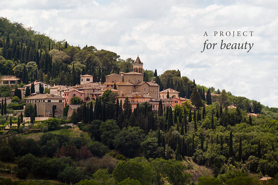 Skyline del pueblo Solomeo en Umbria, Italia, dónde se encuentra la sede de Brunello Cucinelli