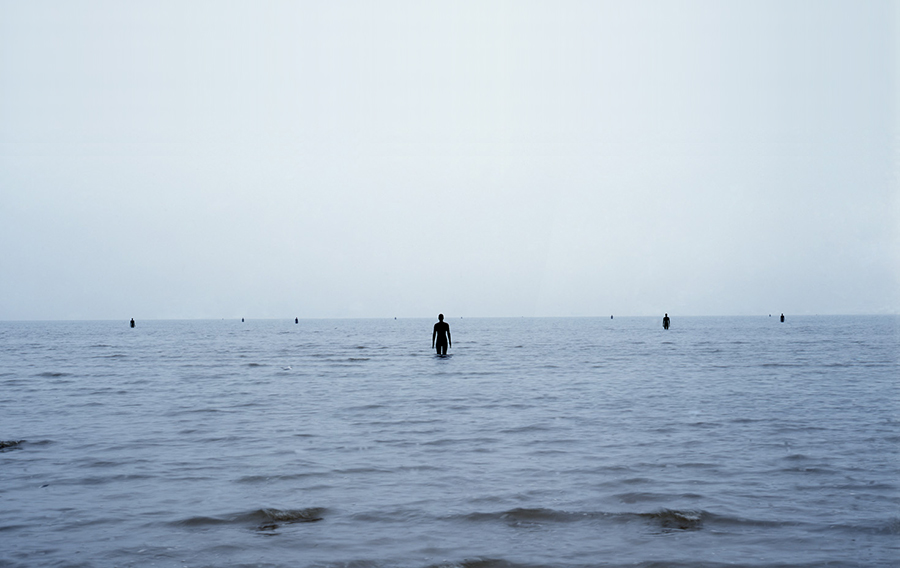 Another Place, instalación artística del escultor inglés Antony Gormley en la playa de Crosby Beach cerca de Liverpool Another Place, instalación artística del escultor inglés Antony Gormley en la playa de Crosby Beach cerca de Liverpool