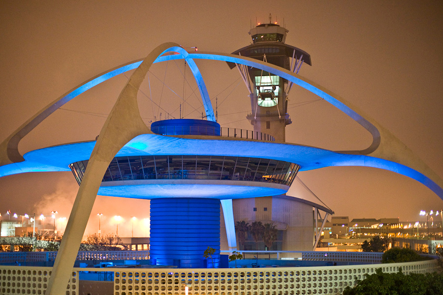Theme Building, edificio Googie en el aeropuerto de Los Ángeles. Theme Building, edificio Googie en el aeropuerto de Los Ángeles.