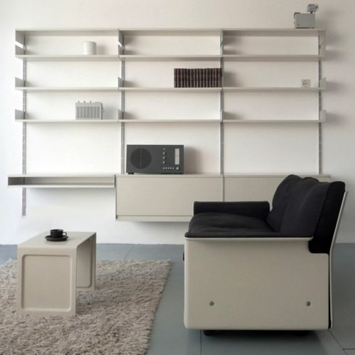 Combinación de estantería Vitsoe y diseños para Braun de Dieter Rams.
