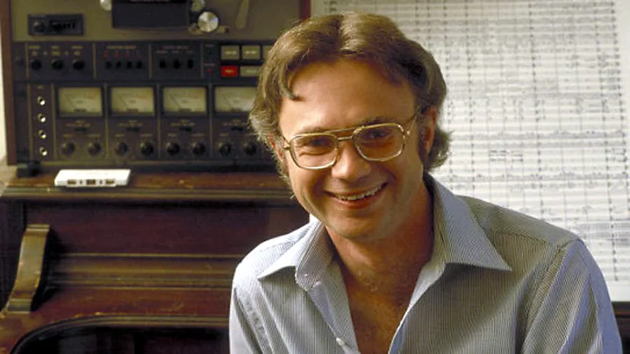 El compositor de música de vanguardia John Adams en su juventud