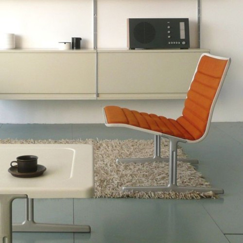 Silla, sistema de estanterías y radio diseñado todo por Dieter Rams.
