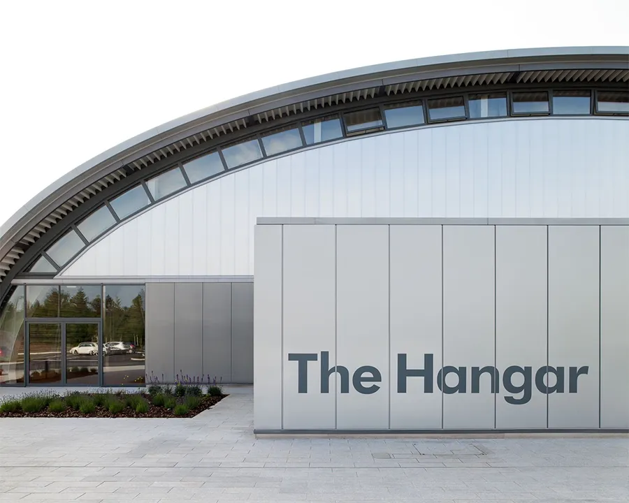 El Hangar en el Campus Dyson diseñado por el estudio de arquitectura Wilkinson Eyre